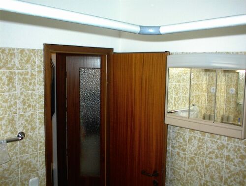 Der alte Blick aus der Dusche in Richtung Flur